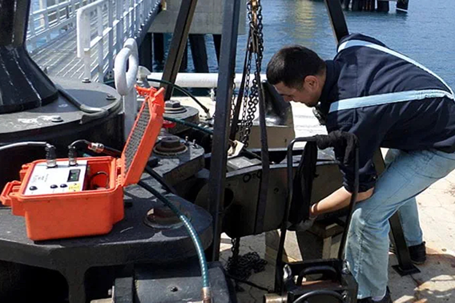 Quick-release-hook-maintenance